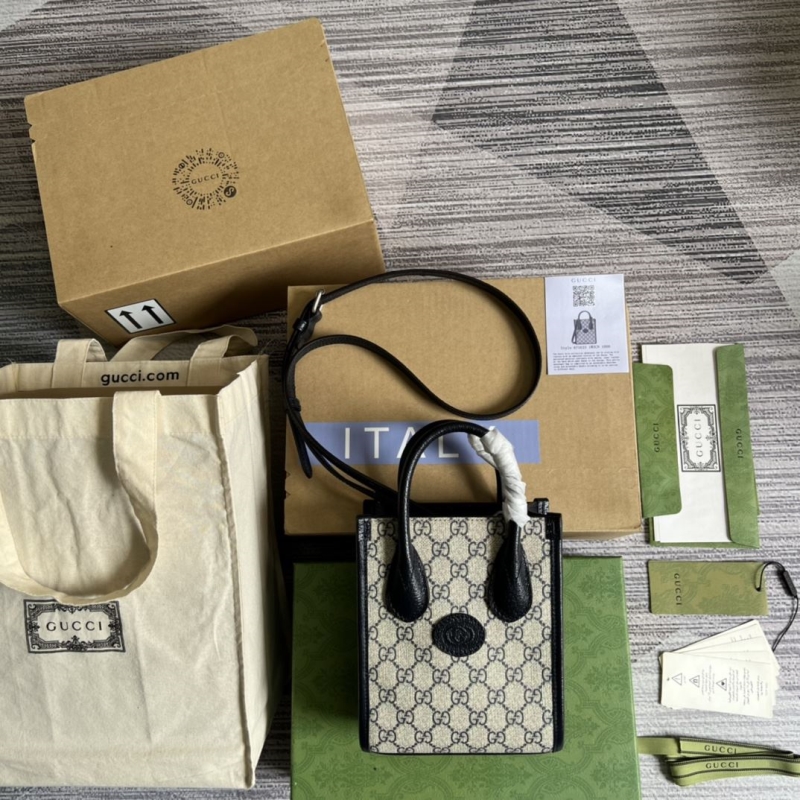 G*u*i shopping bags